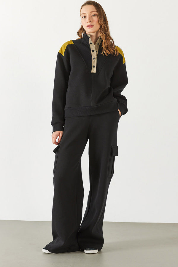 Yarım Patlı Kontrast Detaylı Sweatshirt - SİYAH