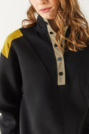 Kadın Yarım Patlı Kontrast Detaylı Sweatshirt - Siyah