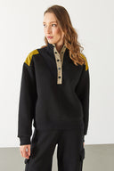 Kadın Yarım Patlı Kontrast Detaylı Sweatshirt - Siyah