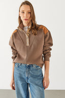 Kadın Yarım Patlı Kontrast Detaylı Sweatshirt - Vizon
