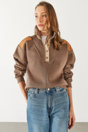 Kadın Yarım Patlı Kontrast Detaylı Sweatshirt - Vizon
