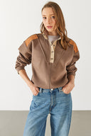 Kadın Yarım Patlı Kontrast Detaylı Sweatshirt - Vizon